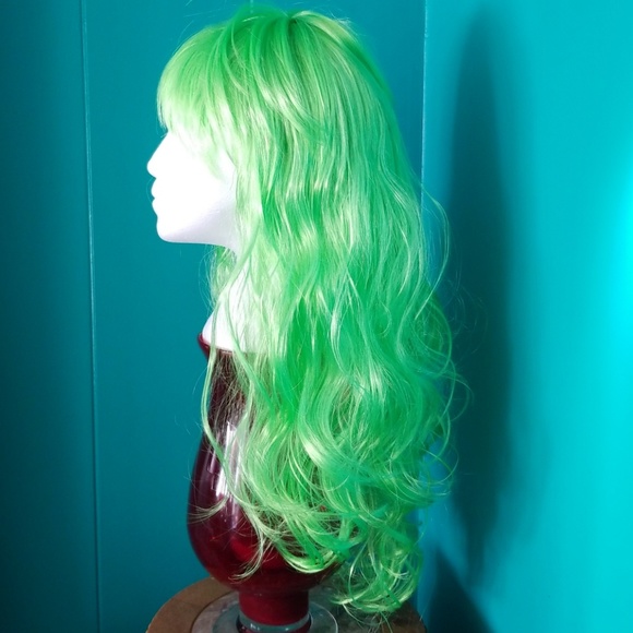 Wig - Picture 3 of 4